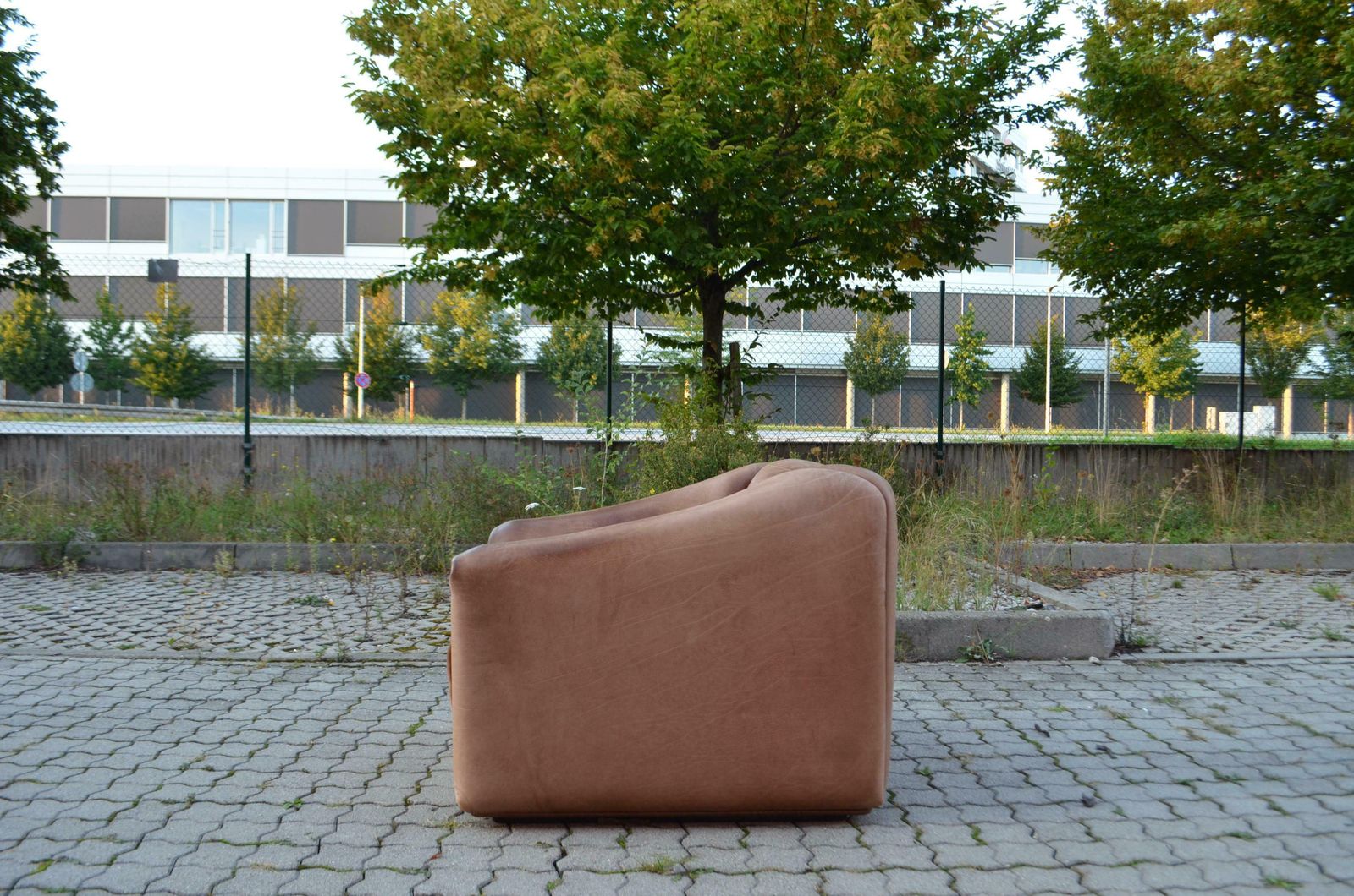 photo furniture De Sede Ds 47 Neck Leather Armchair Brown