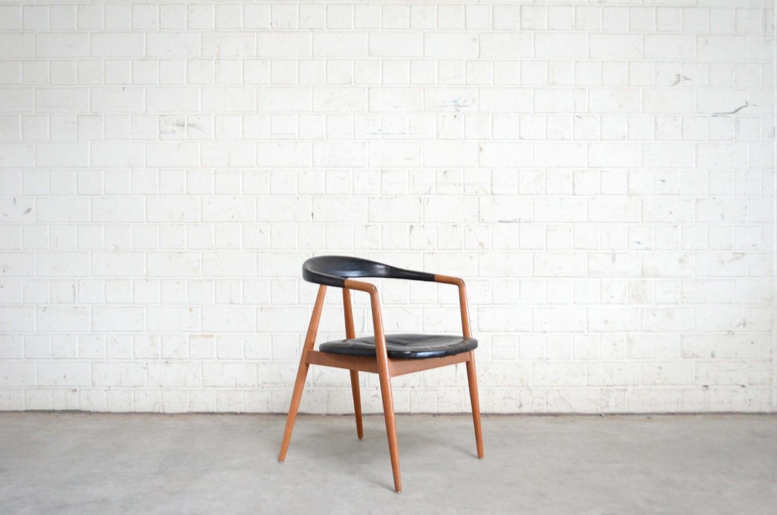photo furniture Helmut Magg Mid  Century Leather Armchair Chair For Deutsche Werkstätten, 1958