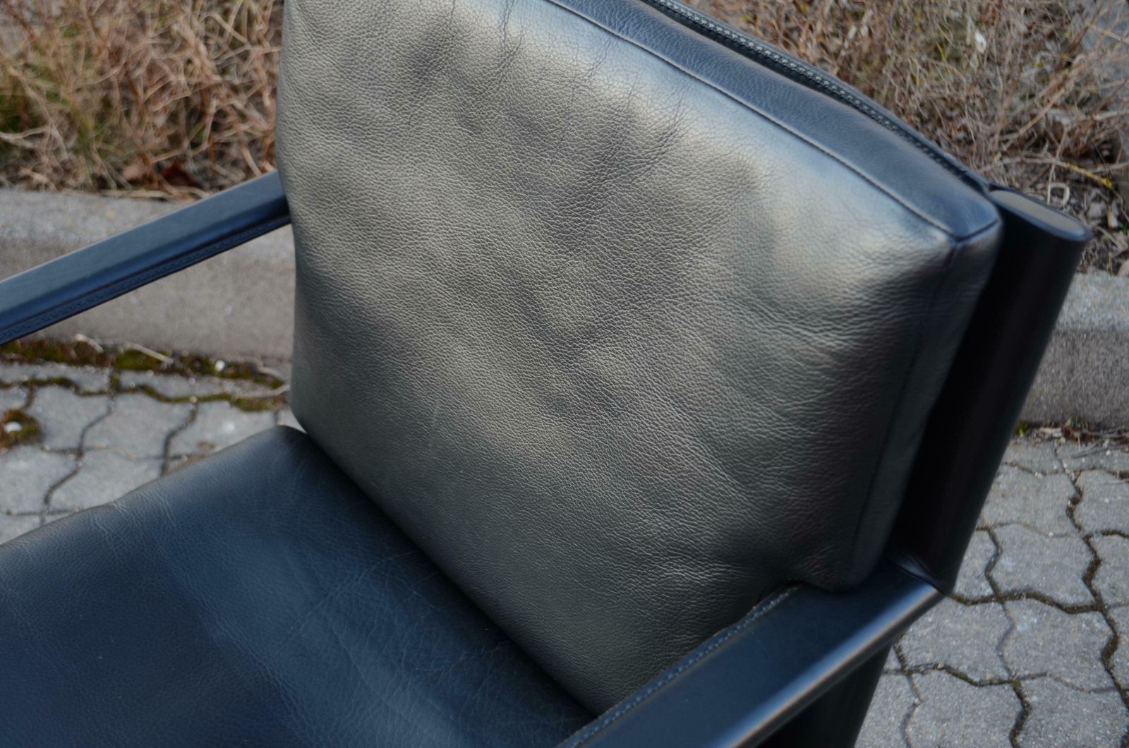 photo furniture Matteo Grassi Black Saddle Leather Chair Armchair Golfo Dei Poti