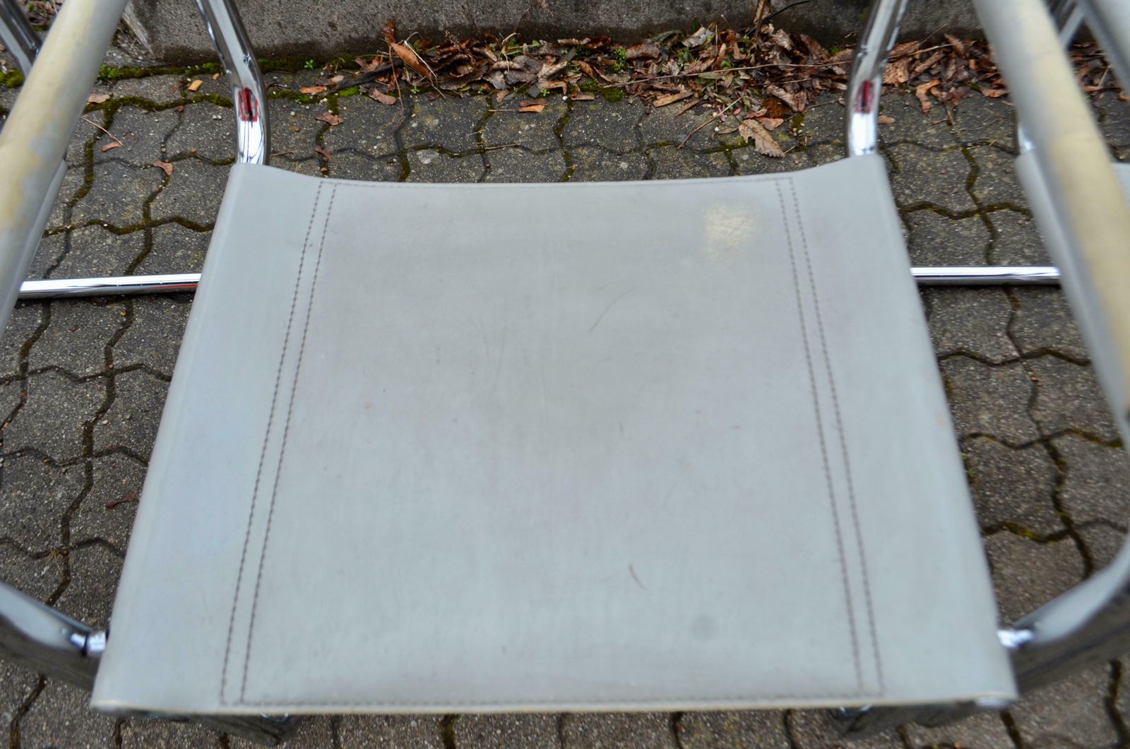 photo buy Vintage Italy Light Grey Leather Dining Chairs Armchairs Cantilever Set Of 4