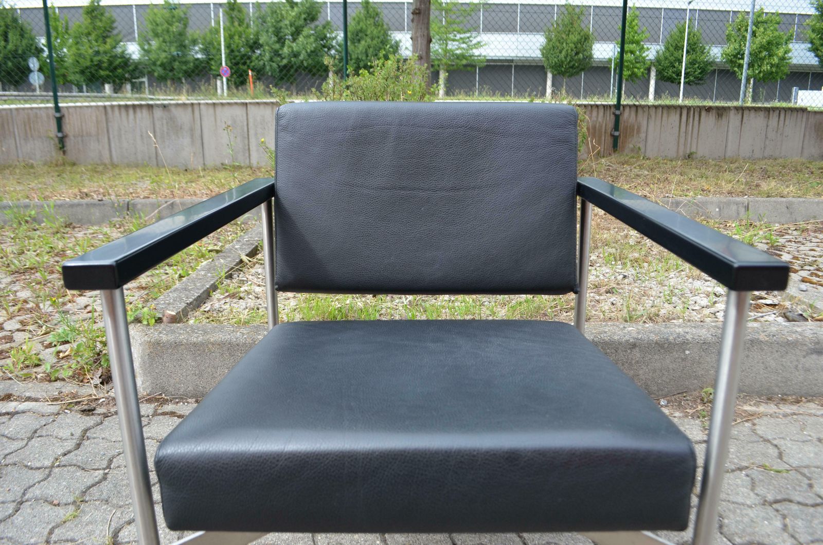 Furniture Hans Gugelot Minimalist Leather Lounge Chair Gs1076 Armchair Habit photo