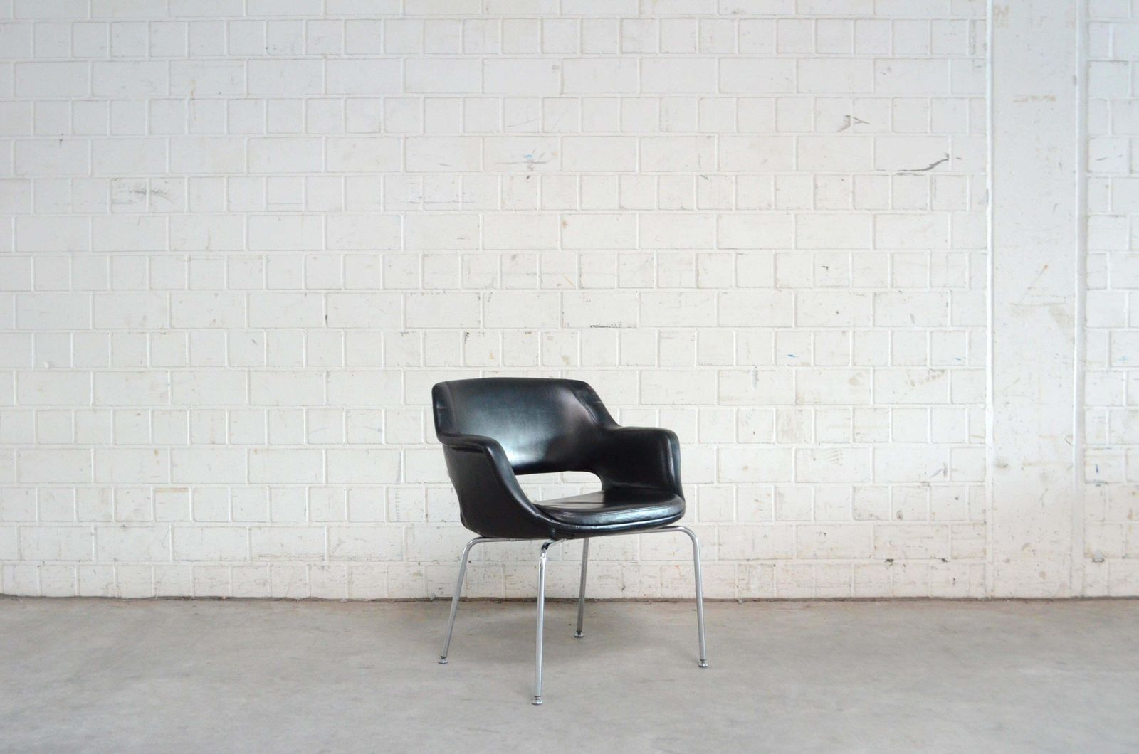 photo vinterior Olli Mannermaa 3 Leather Kilta Chair By Eugen Schmidt & Cassina Martela