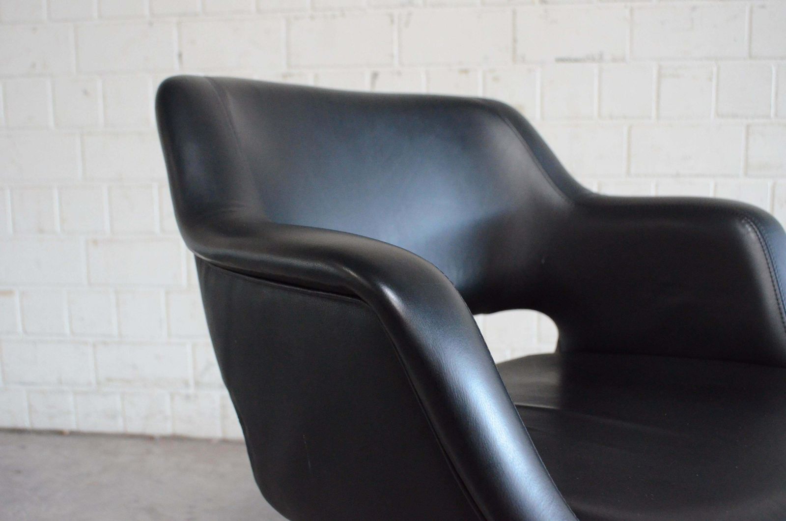 photo for sale Olli Mannermaa Pair Of Leather Kilta Chair By Eugen Schmidt & Cassina Martela