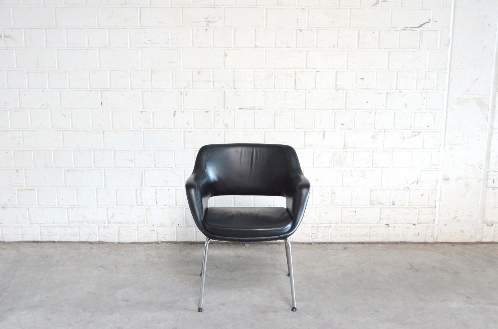 photo vintage Olli Mannermaa Pair Of Leather Kilta Chair By Eugen Schmidt & Cassina Martela