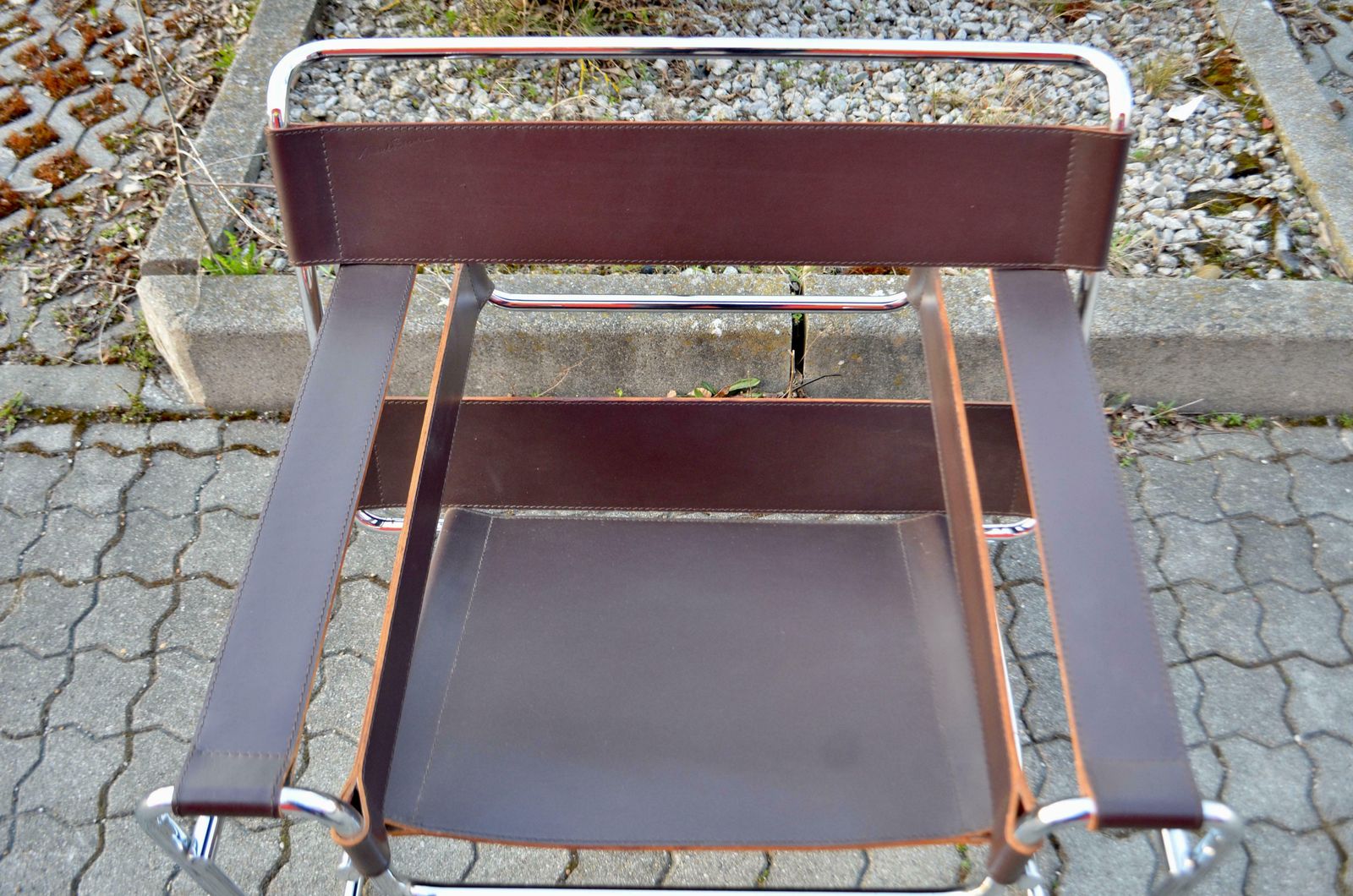 photo furniture Knoll International Wassily Chair Design By Marcel Breuer Brown Saddle Leather