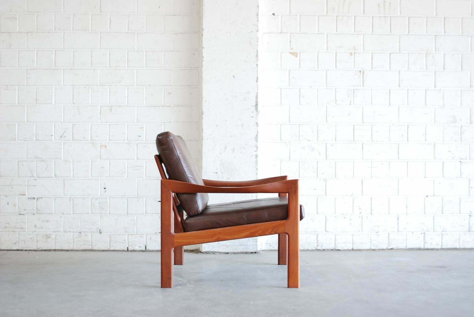 Illum Wikkelsø Leather Armchair Chair Brown Niels Eilersen photo furniture
