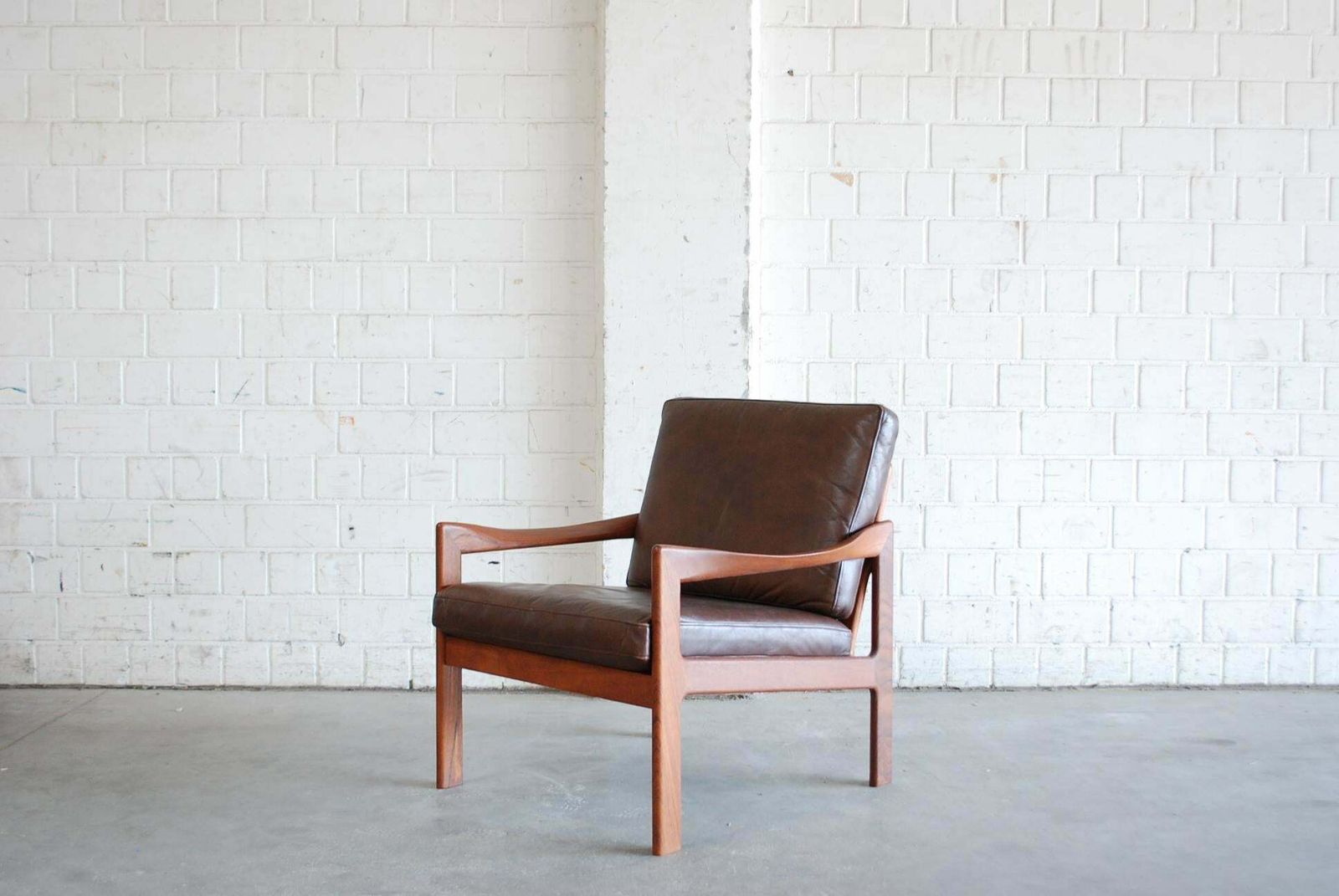 Illum Wikkelsø Leather Armchair Chair Brown Niels Eilersen photo vinterior