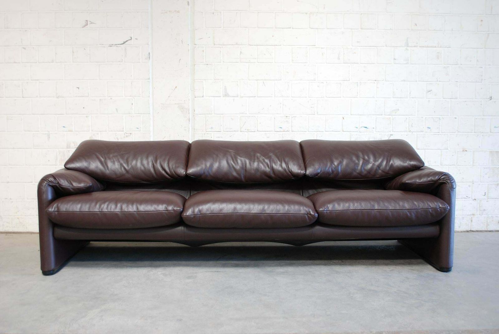 Cassina Maralunga Ensemble Leather Sofa And 2 Chairs And 1 Ottoman photo furniture
