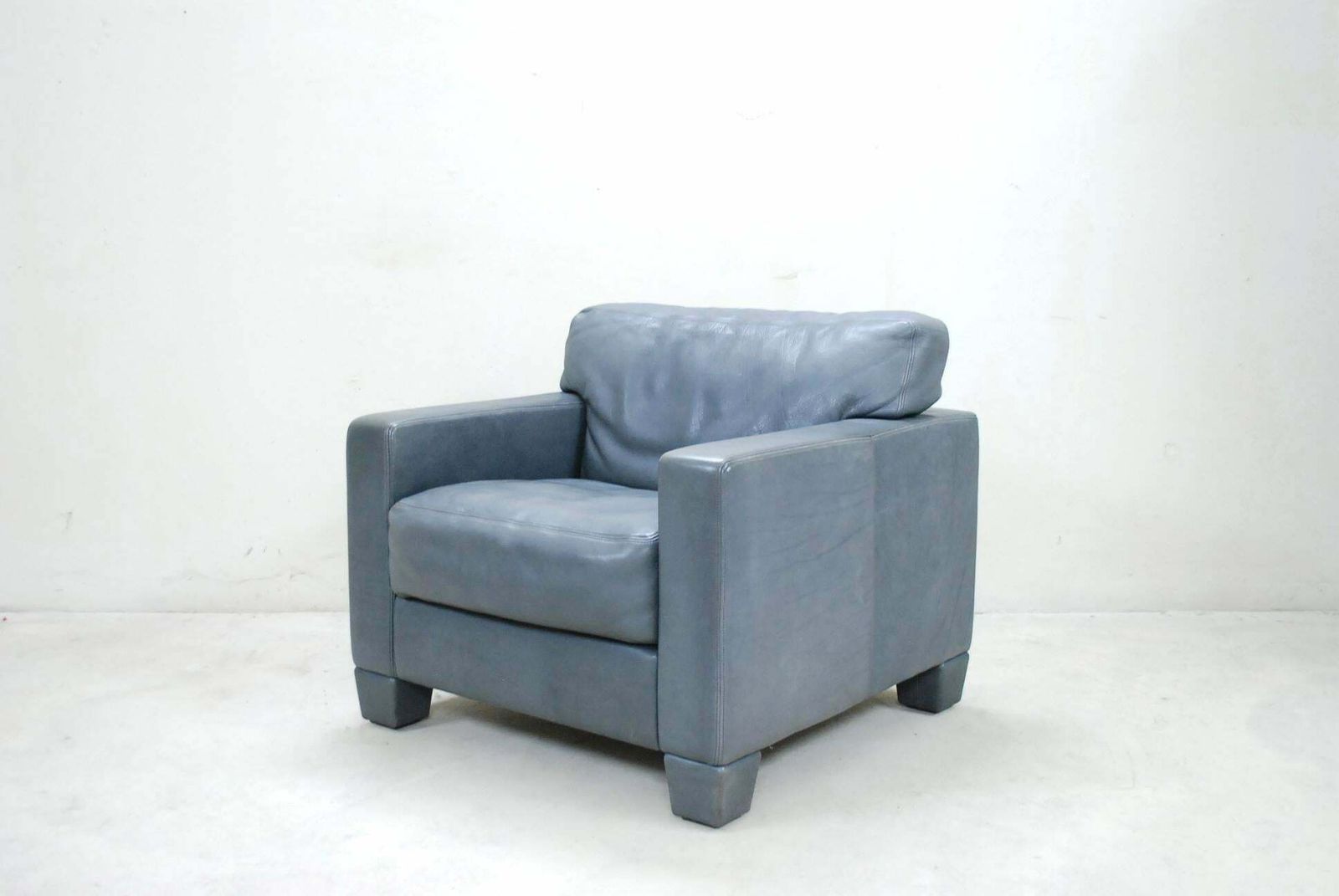 photo furniture De Sede Ds 17 Pair Of Grey Leather Lounge Chair Armchair