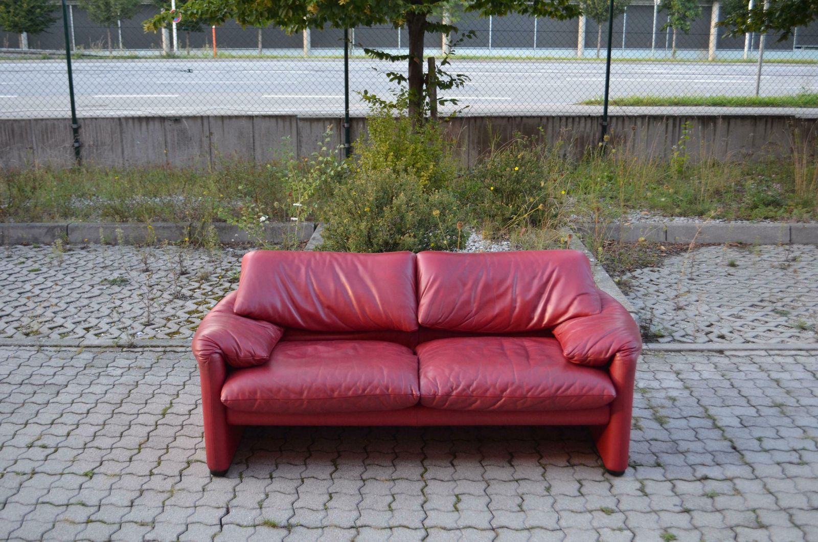 Cassina Maralunga Red Berry Leather Sofa By Vico Magistretti photo furniture