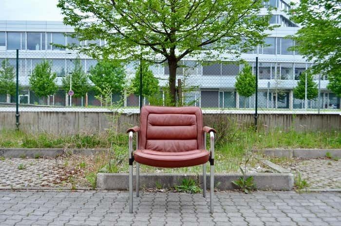 photo furniture Jorgen Kastholm Red Leather Armchair Chair Modell 8400 For Kusch + Co Set Of 2