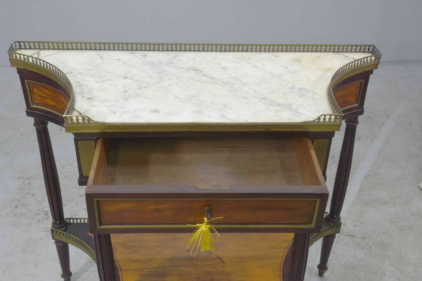 Louis XVI Period Console In Mahogany And Bronze Gallery photo 2704.0