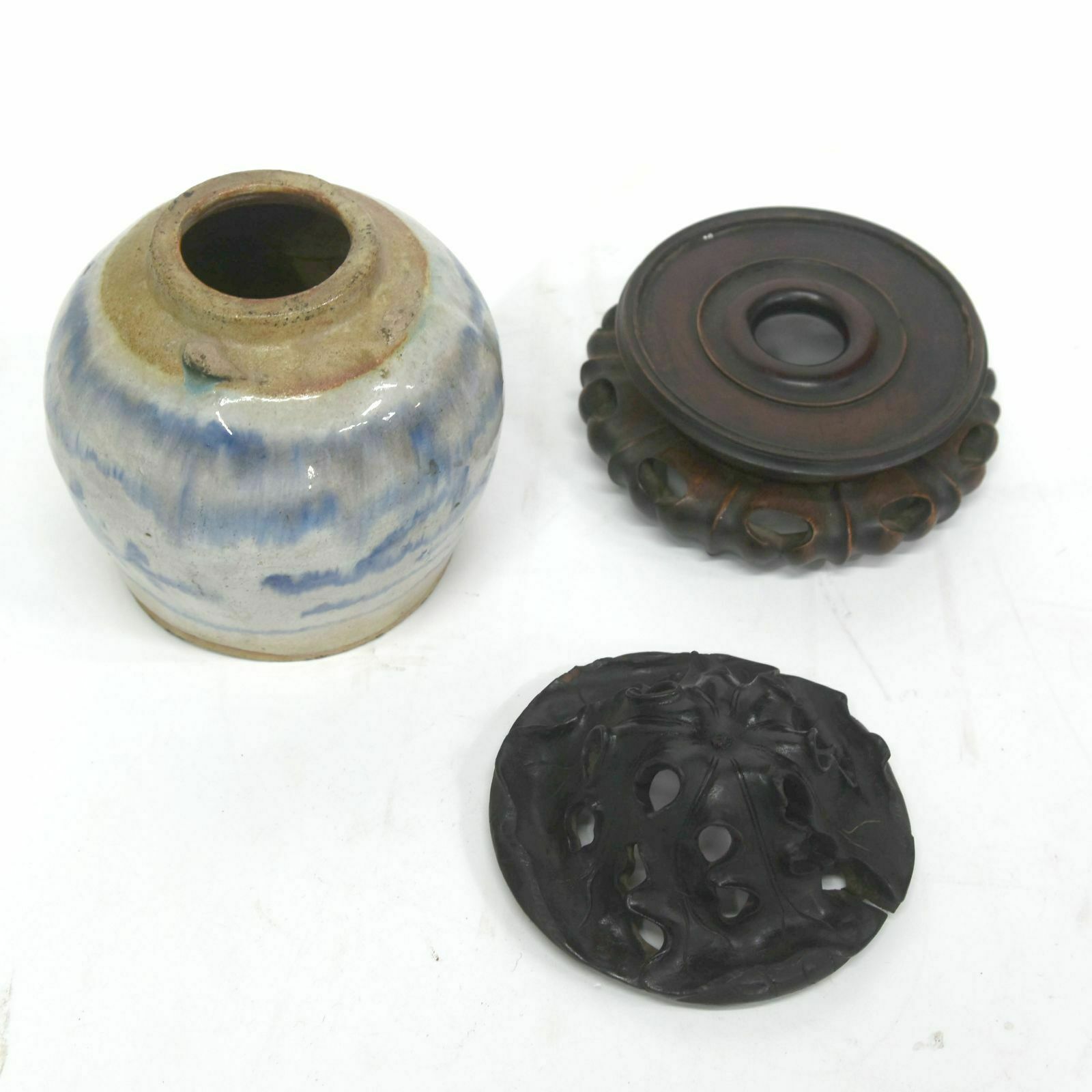 Asian Lidded Pot From The Late 19th Century, White And Blue photo 519.0
