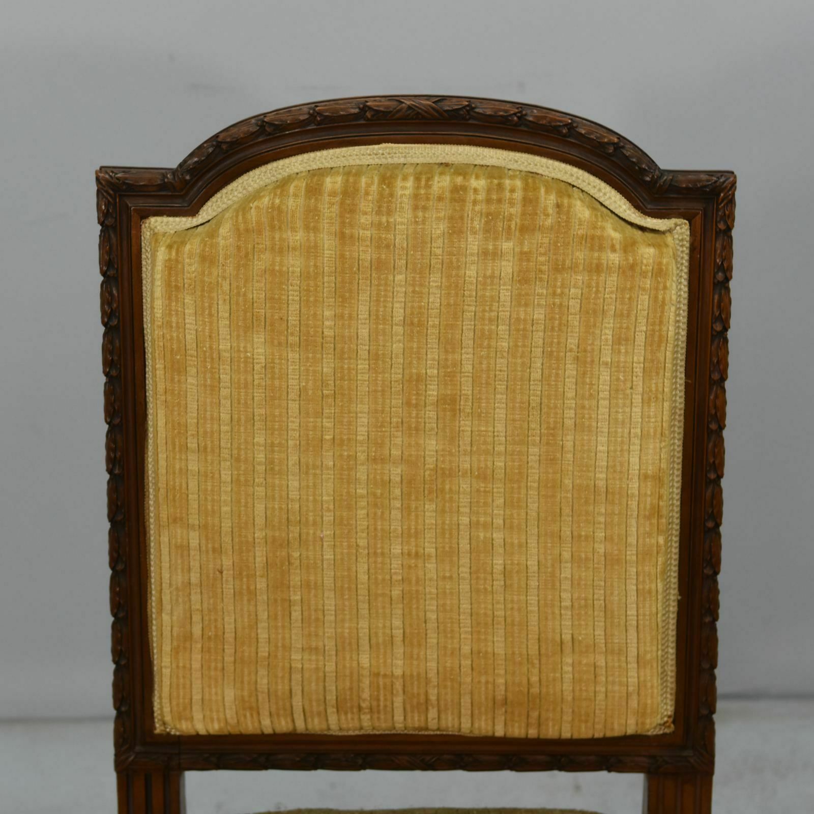photo vinterior Living Room With Louis XVI Style Chairs And Armchairs 4 Pieces Late 19th Century In Walnut