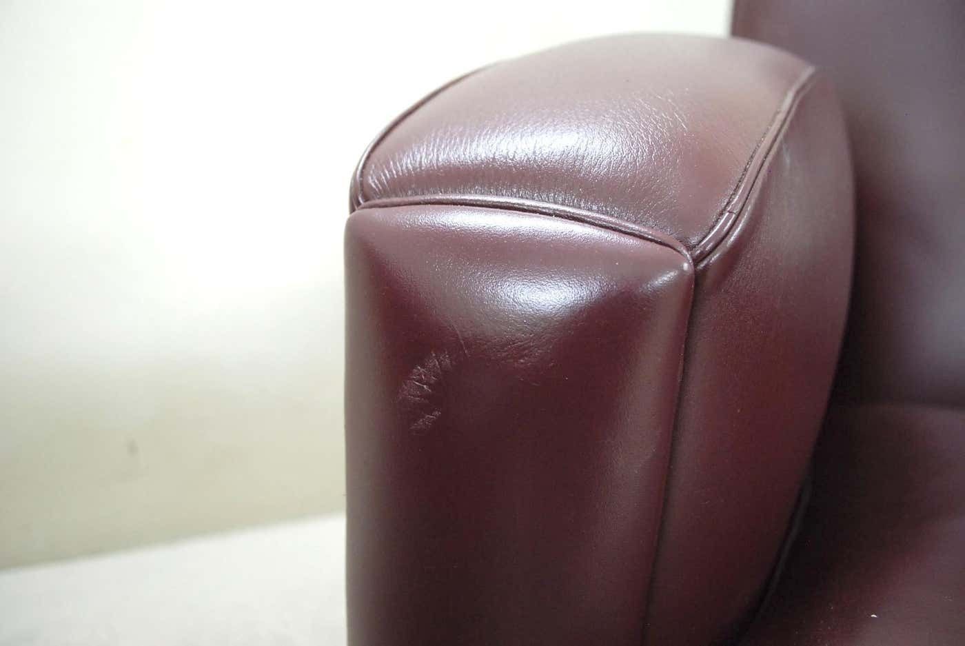 Poltrona Frau Model Tabarin Leather Armchair Red Bordeaux photo vinterior