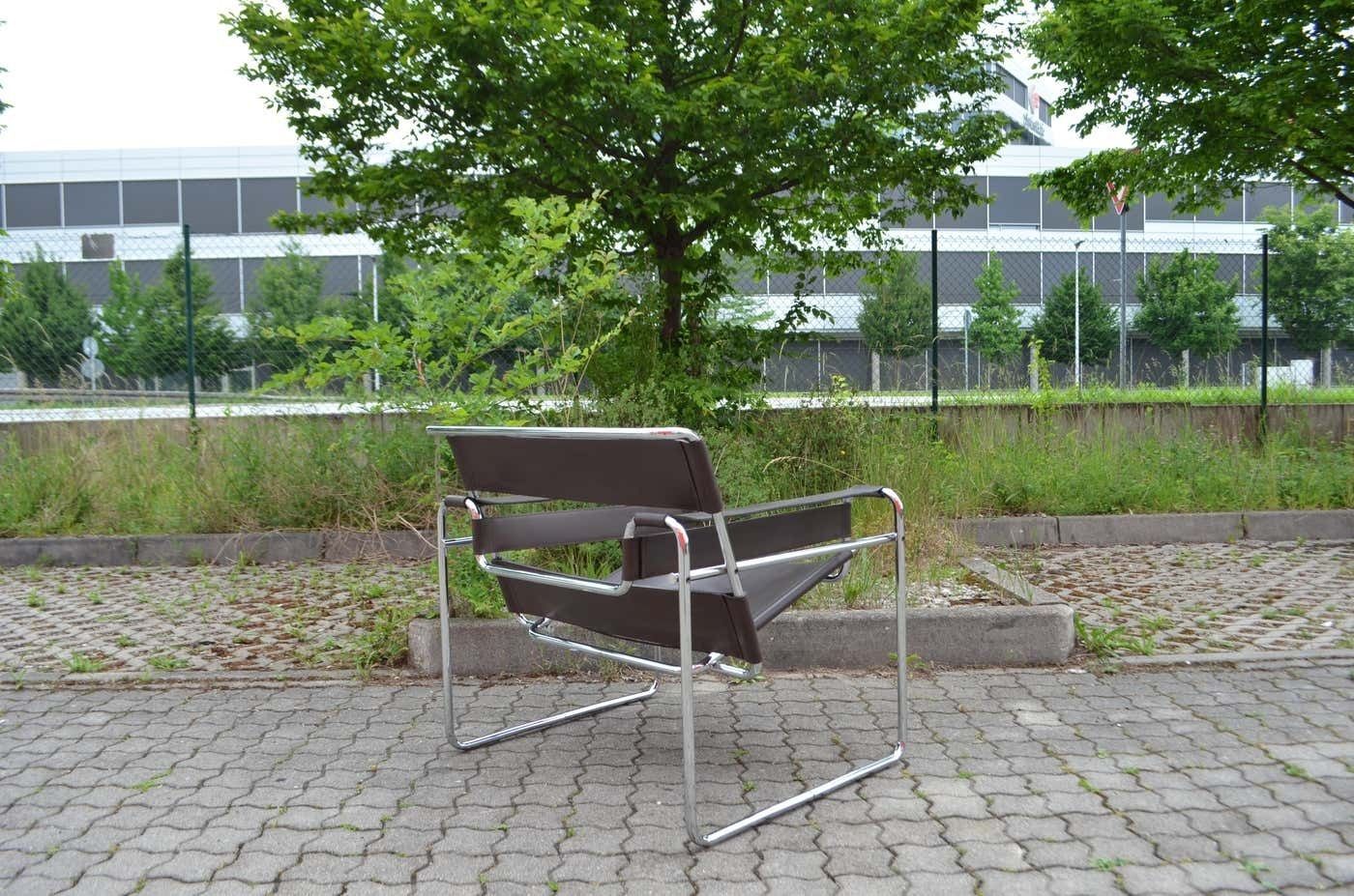photo buy Gavina Wassily Chair B3 Design By Marcel Breuer Dark Brown Saddle Leather