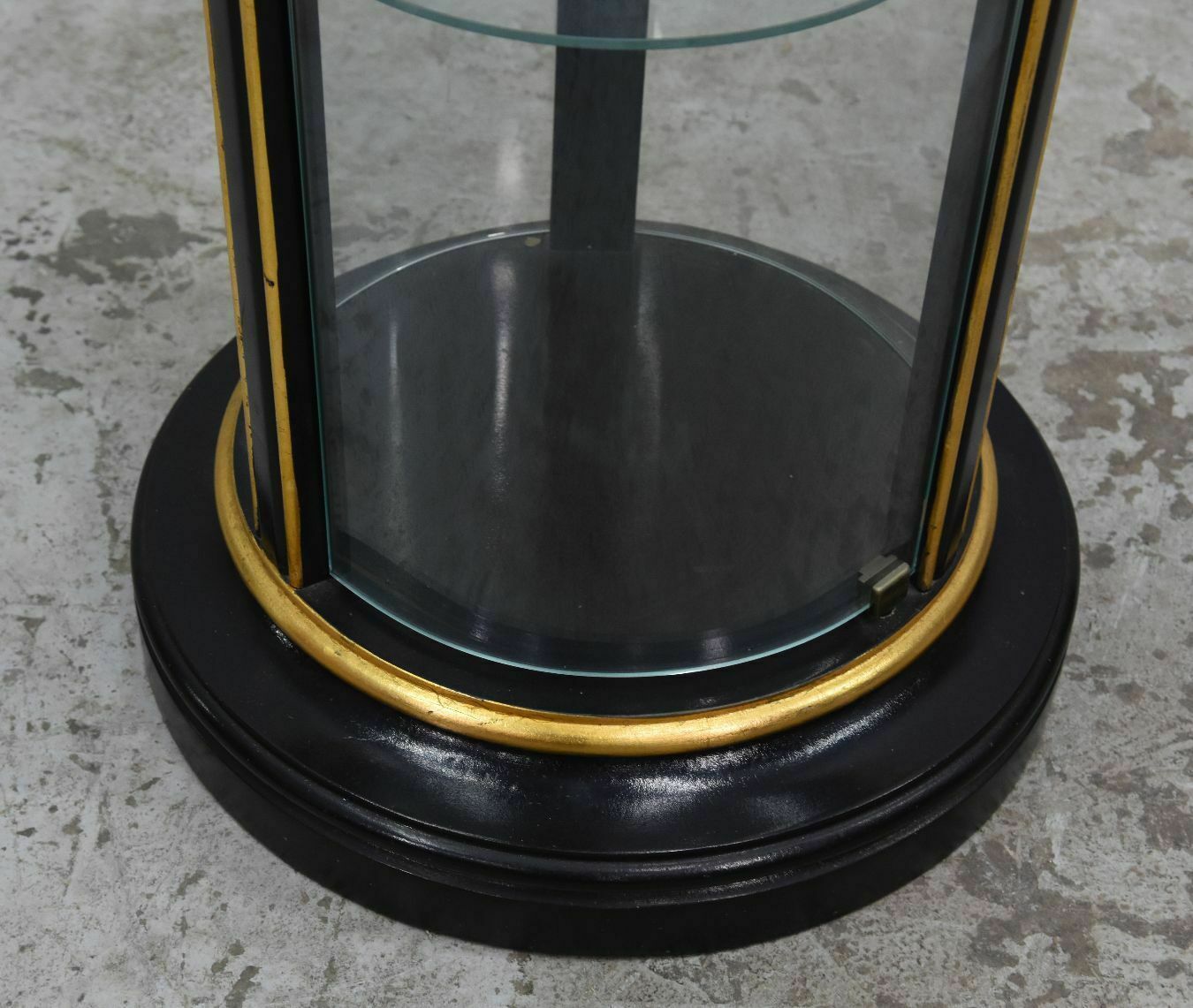 Round Lacquered Wood And Gilded Wood Store Window photo 703.0