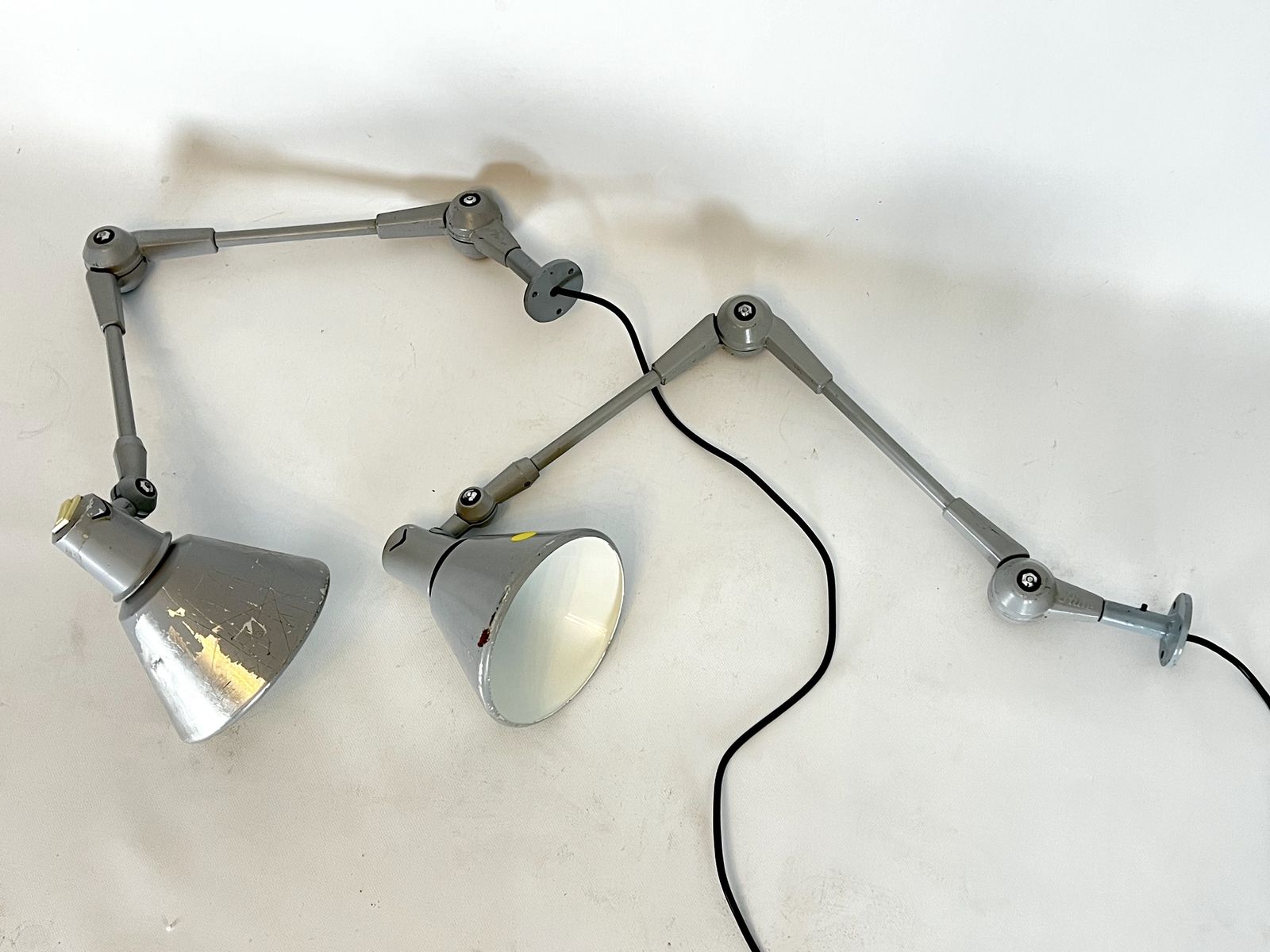 photo vinterior Mid Century Stilnovo, Set Of Two Rare Wall Lamps In Metal. Italy 1960s