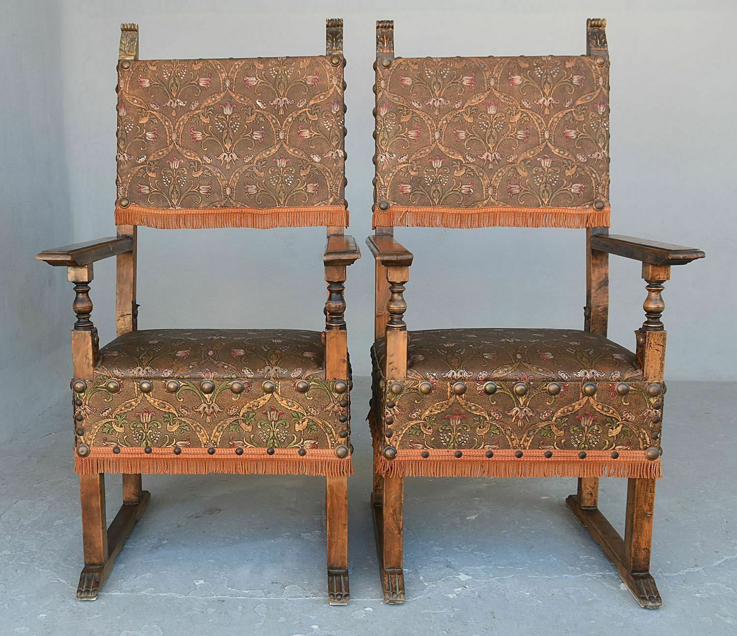 Renaissance Walnut And Leather Style Lounge In Cordoba photo Furniture