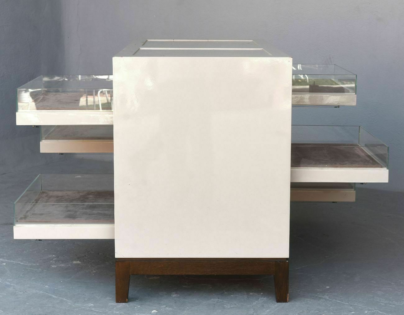 photo for sale Luxury Shop Shop Lacquered Cross Cream Cream