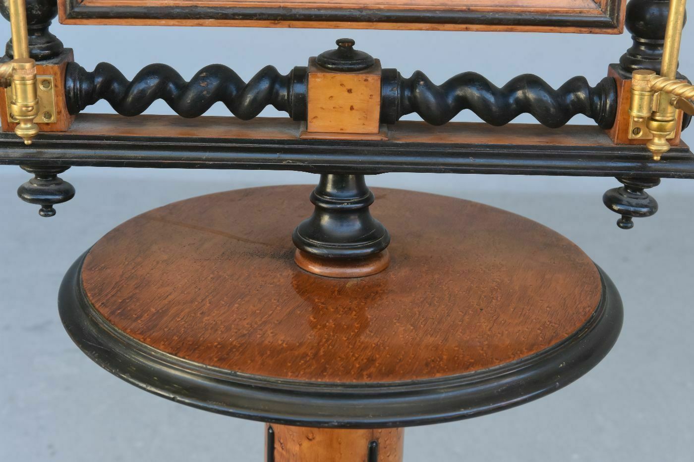 photo furniture Charles X Barber With Counterweight System