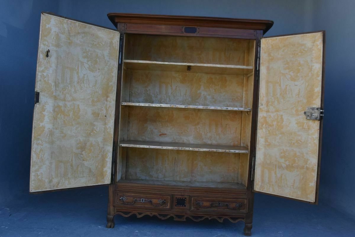 photo furniture Regional Cabinet In Louis XV Oak, 18th Century