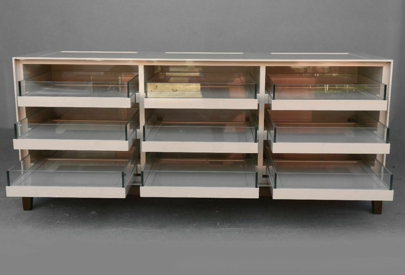 Burberry Cannes Luxury Cream Lacquered Wood Store Bank photo vintage