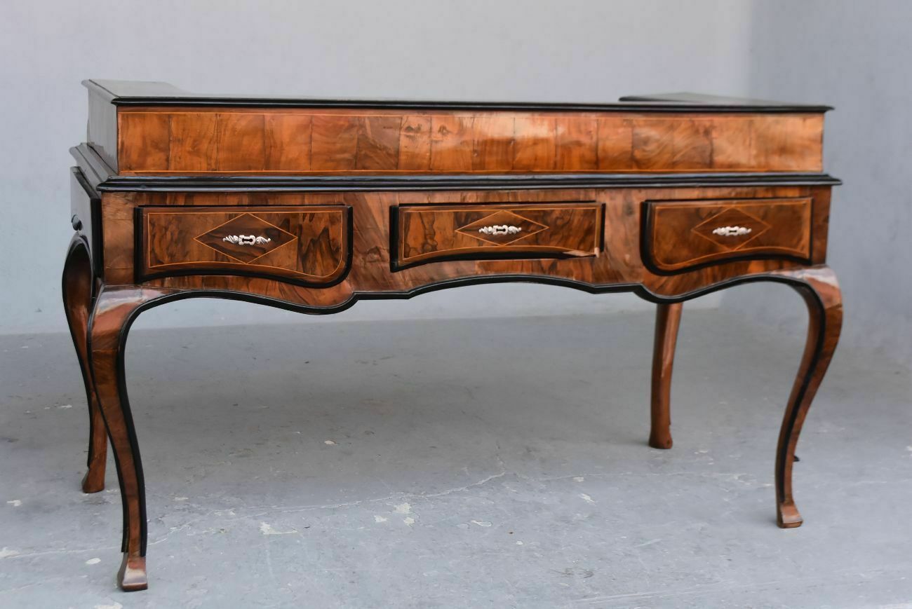 photo vintage Louis XV Tiered Walnut Desk By Jf Hache, 18th Century