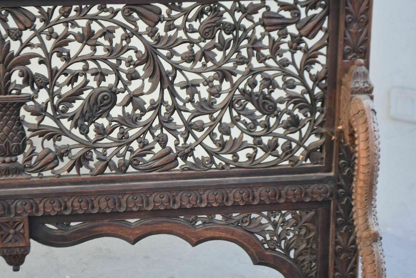 Indian Screen Richly Carved And Openwork, Late 19th Century photo vinterior