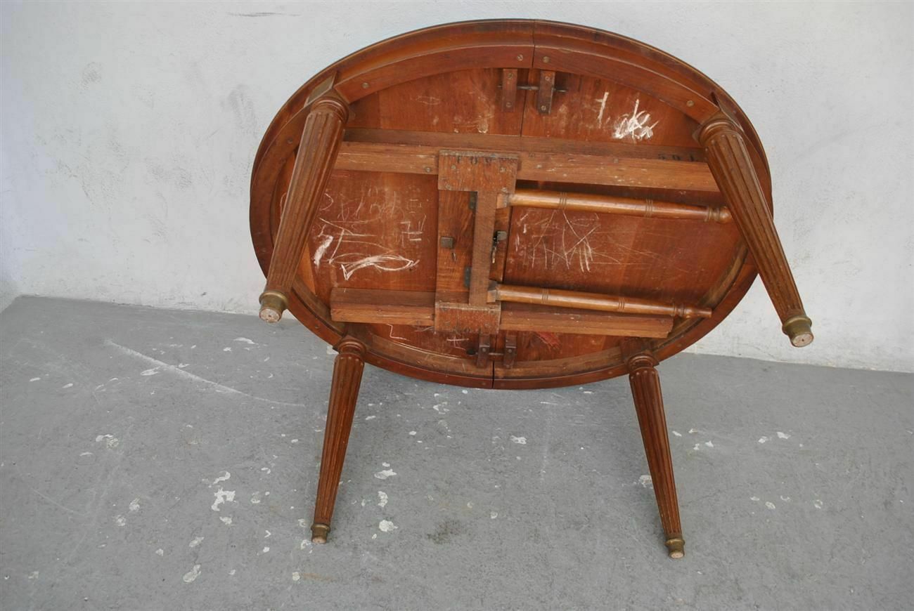 Oval Mahogany Table With Scrapers On The Sides, Late 19th Century photo vintage