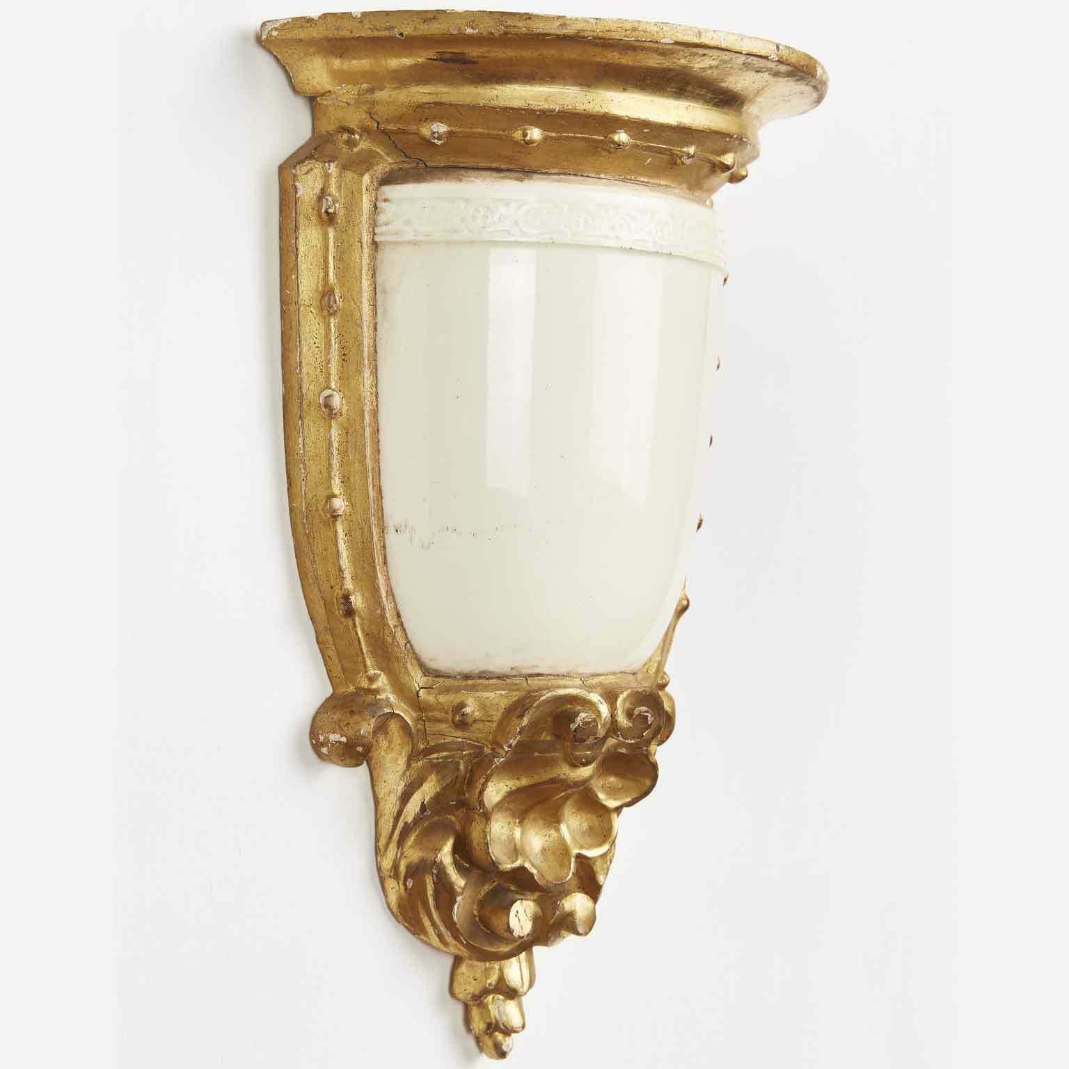 Pair Of Golden Shelves With Giustiniani 1800 Ceramics photo Furniture