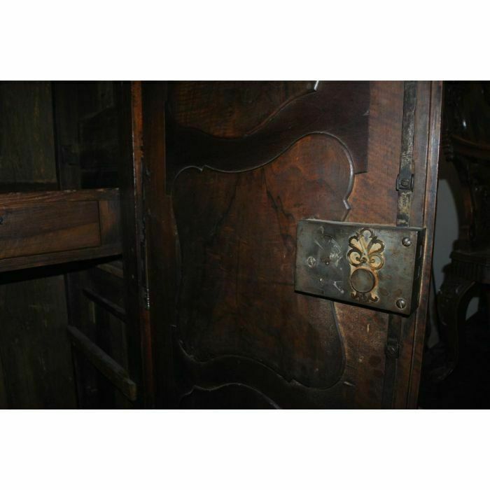 4693.0 18th Century Castle Wardrobe Walnut photo