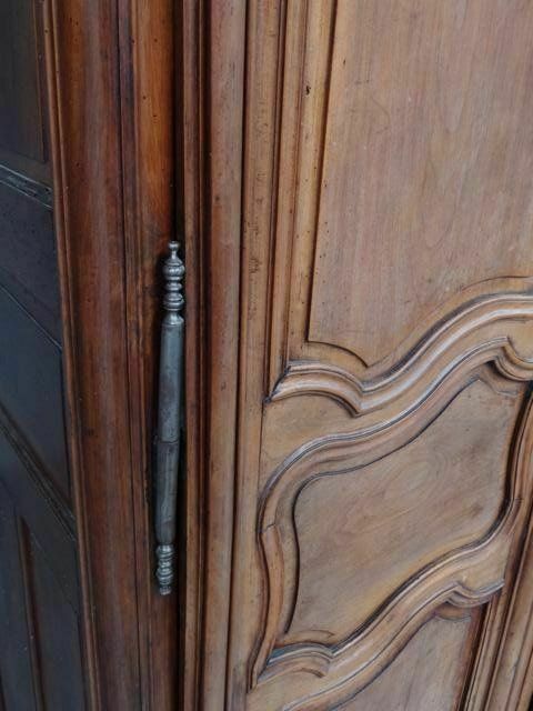 photo furniture 18th Century Walnut Cabinet, 1700s