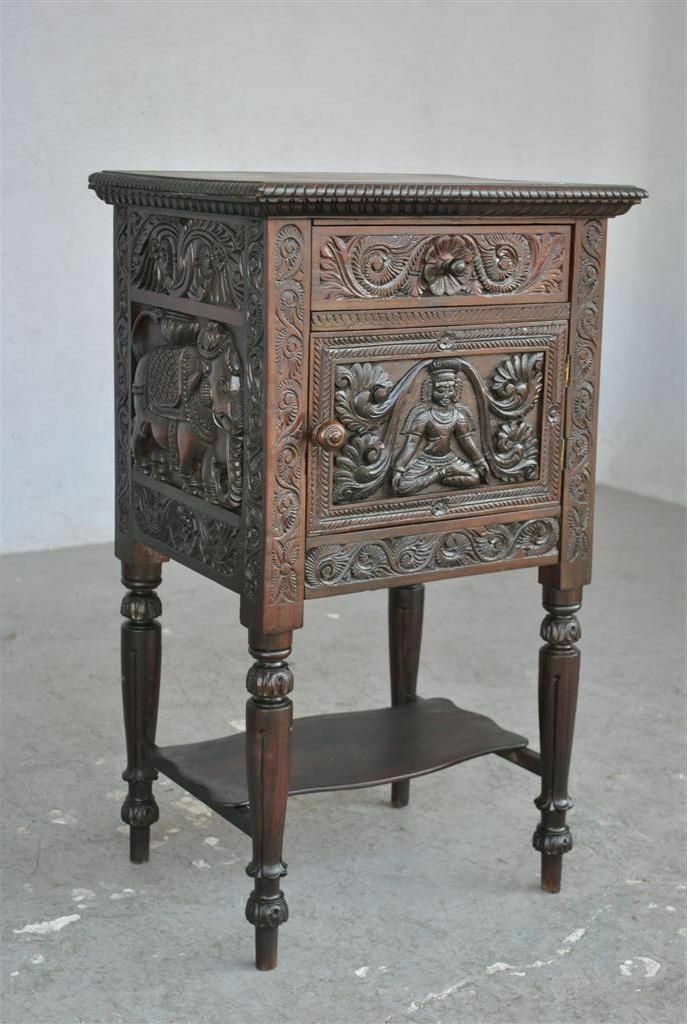 photo vinterior Very Richly Carved Indian Bedside Table From The 19th Century