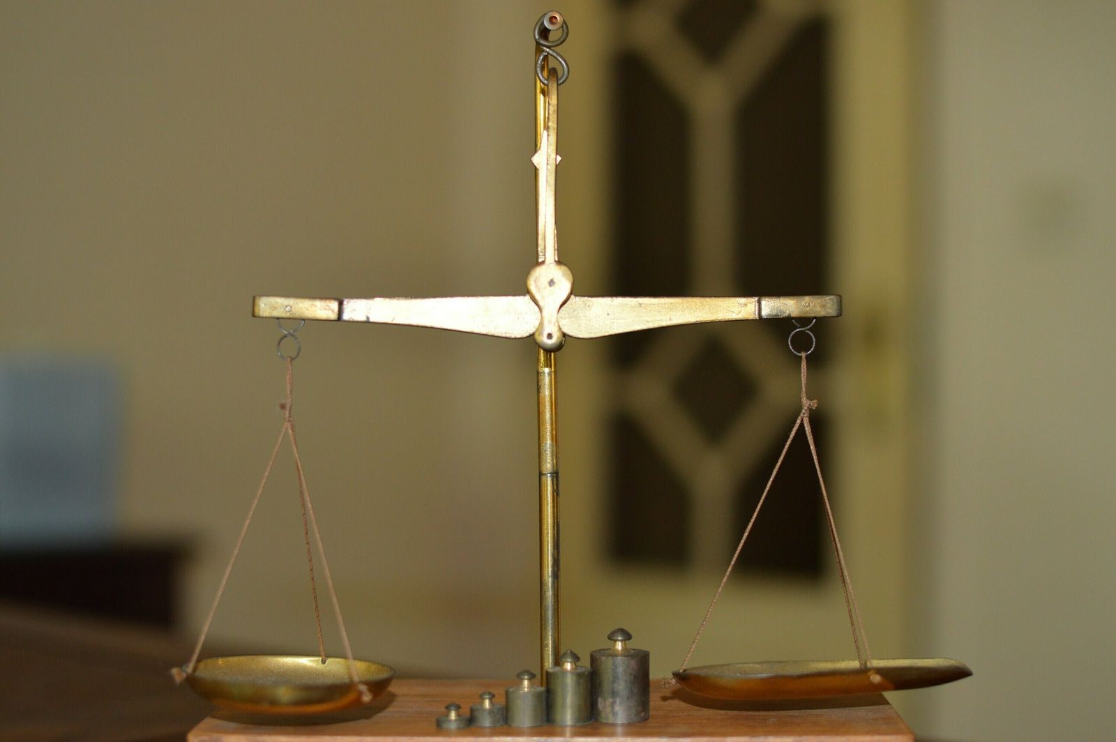 Old Scale For Weighing Gunpowder. Complete With All Weights