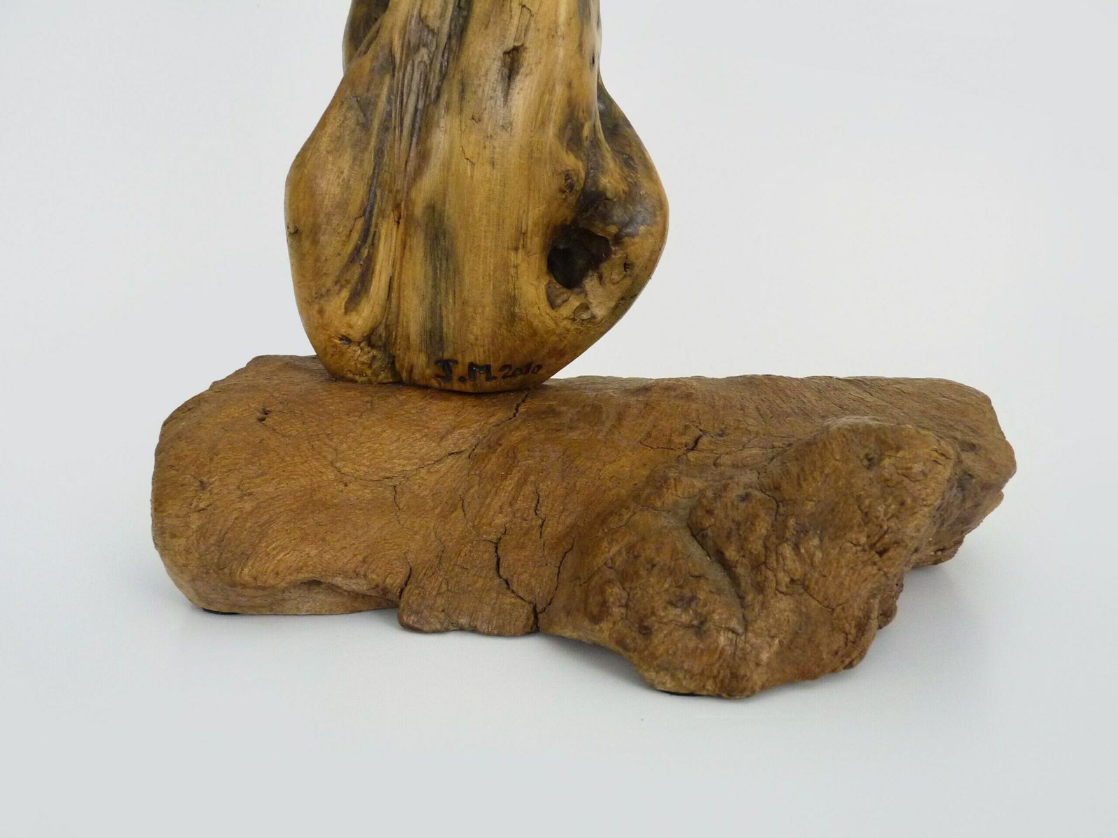 Sculpture en bois abstraite brutaliste. Signée J.M 2010 photo vintage