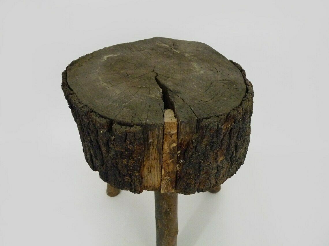 Tabouret à traire tripode en chêne, art paysan ariégeois, France (XIXe siècle) photo furniture