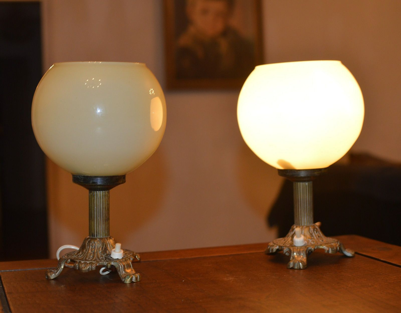 photo furniture Pair Of Vintage Art Deco Table Lamp. Opaline Glass