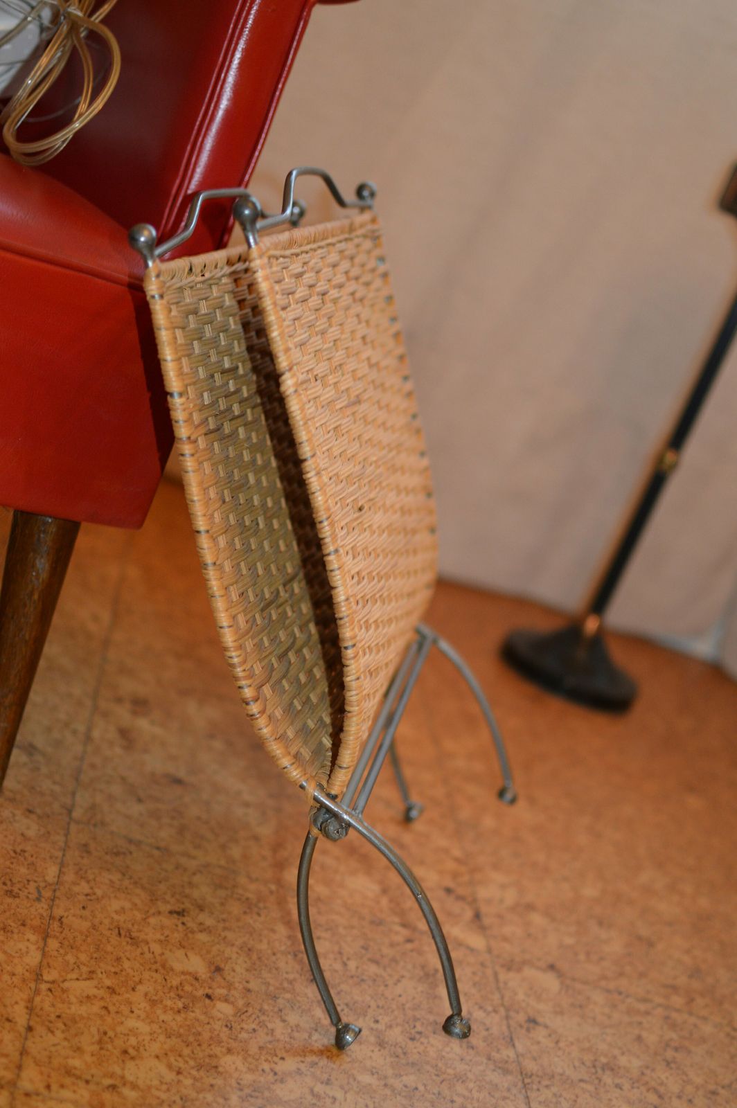 Wicker Magazine Rack / Vintage Magazine Holder / Sweet Vintage photo vinterior