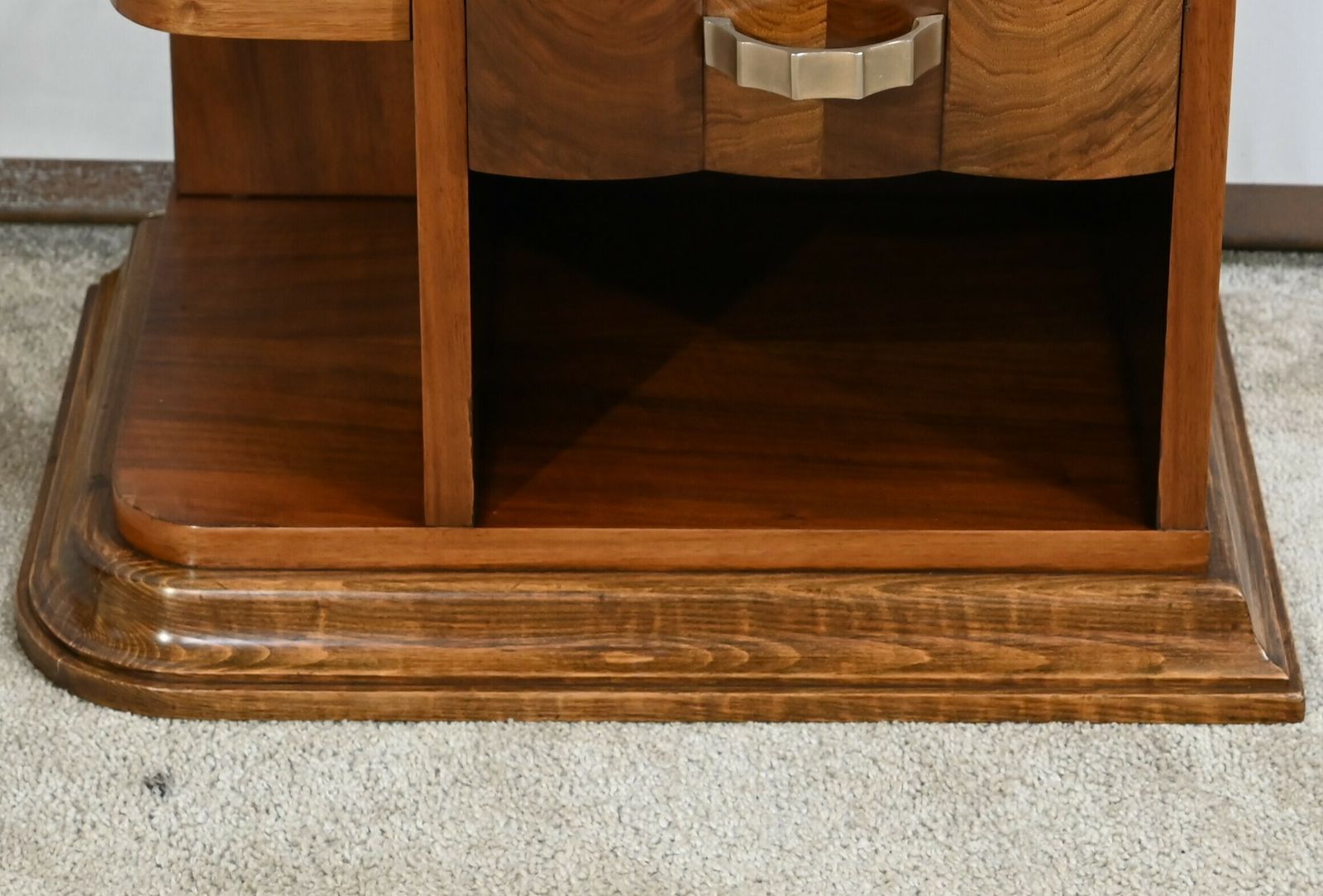 photo vinterior Small Walnut Bedside Table, Art Deco – 1920