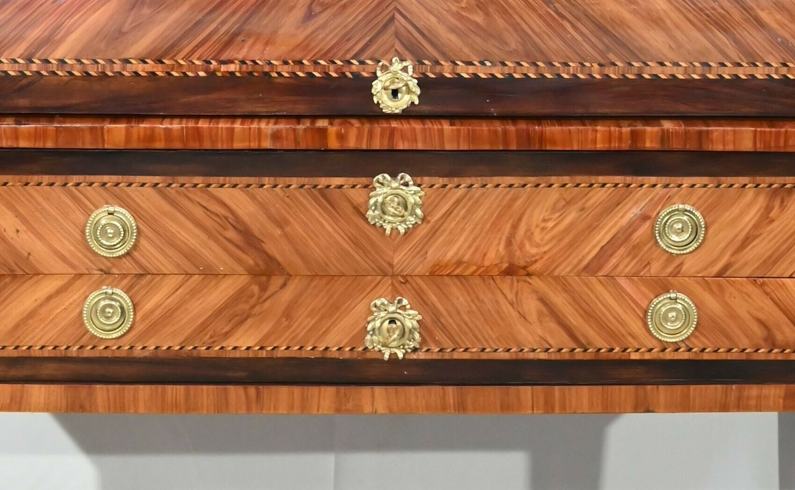 photo buy Exceptional Cylinder Desk Showcase In Precious Wood – Late 18th Century