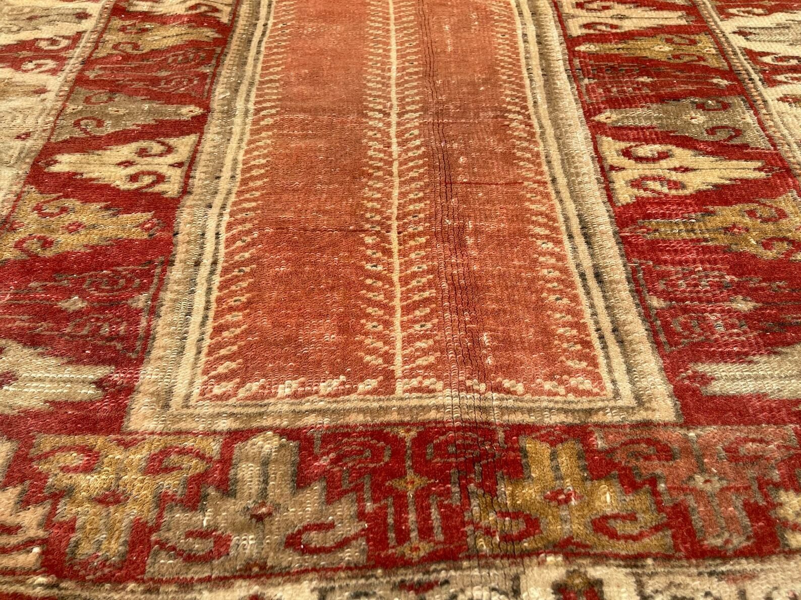 photo furniture Vintage Turks Milas Tapijt, Jaren 1970