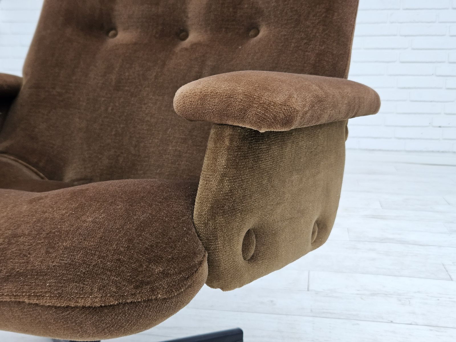 photo vintage Vintage Scandinavische Draaifauteuil, Jaren 1970, Velours, Ongerestaureerde Staat.
