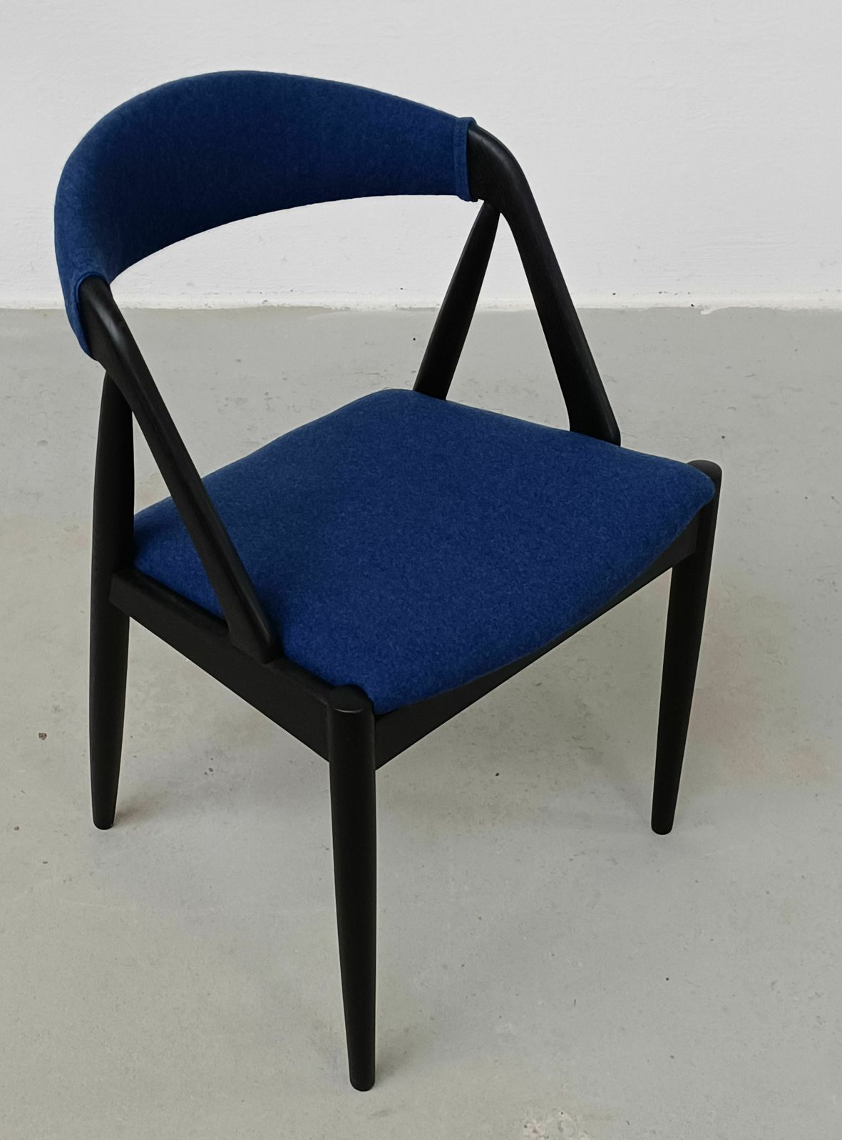 6000.0 Set Of Eight Fully Restored Kai Kristiansen Dining Chairs In Ebonized Oak And Blue Fabric photo