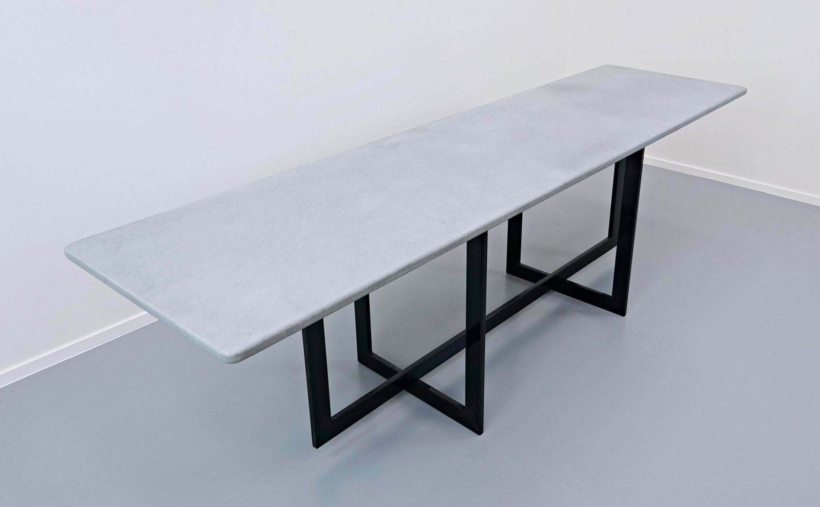 photo furniture Mid Century Modern "Jonathan" Table By Francesco Soro For Icf In Pietra Serena