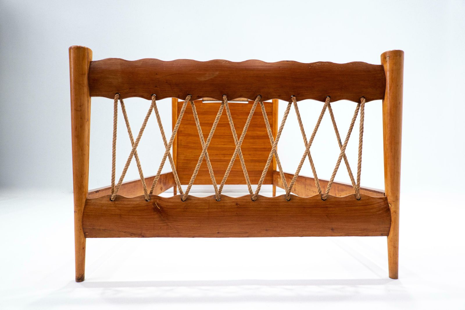 photo vintage Pair Of Beds Attributed To Guglielmo Pecorini, Cherry Wood, Italy, 1940s