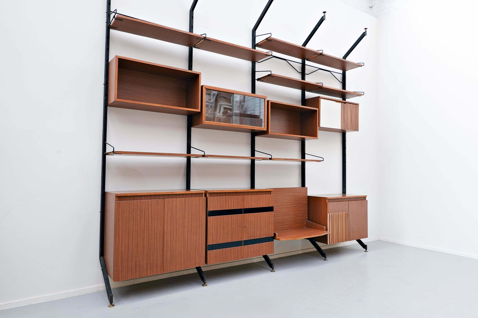 Mid Century Modern Italian Wall Unit Model ''''Urio'''' By Ico Parisi For Mim, 1960s photo Furniture