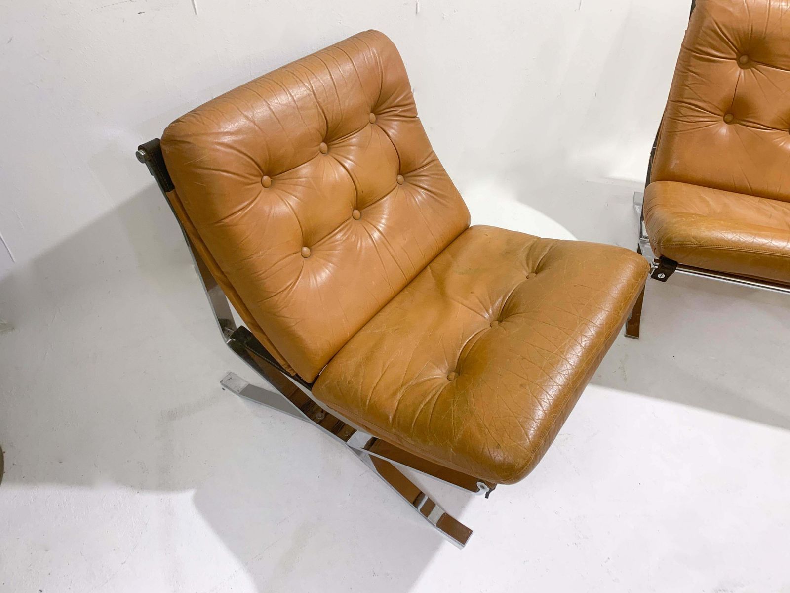 Mid Century Modern Pair Of Italian Armchairs, Original Leather, Mim, 1960s photo vinterior