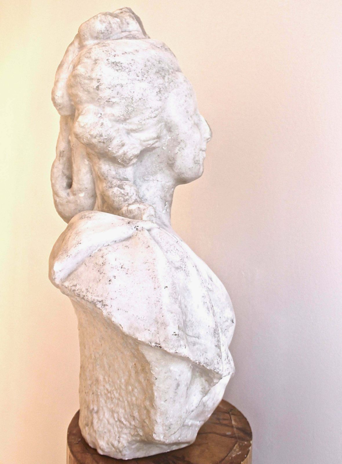 18th Century White Marble Bust Of Queen Marie Antoinette photo furniture