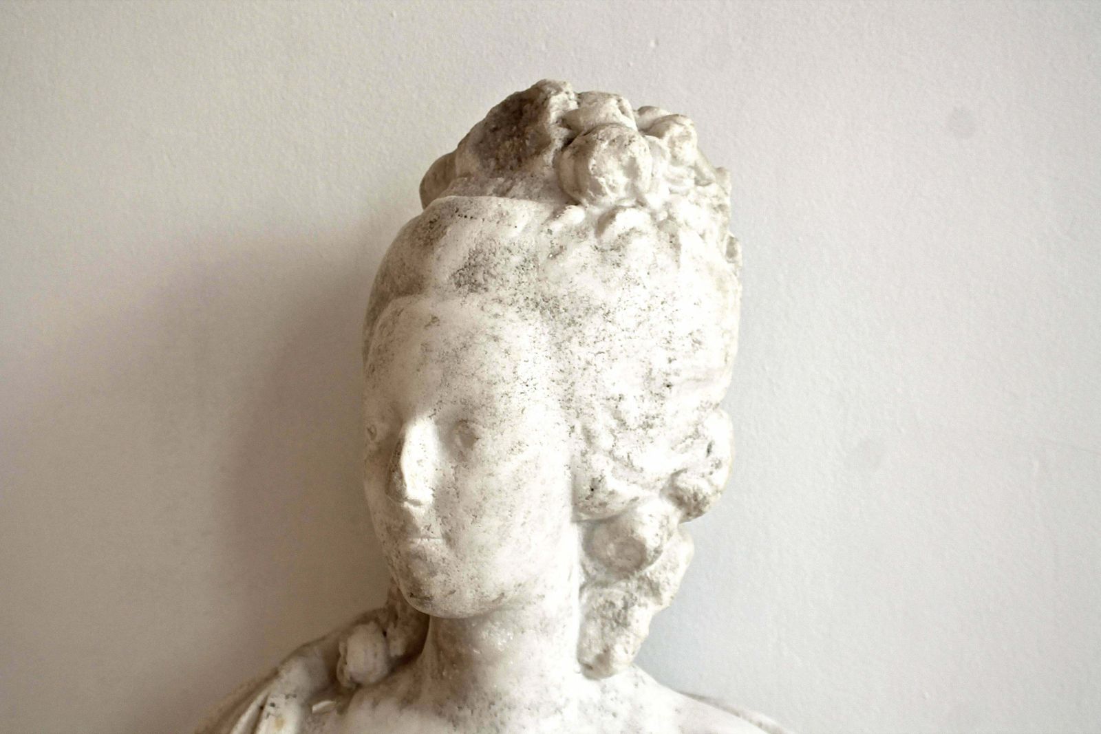 18th Century White Marble Bust Of Queen Marie Antoinette photo 5087.0